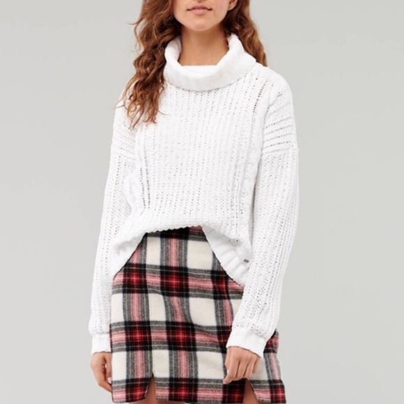 Hollister Sweaters - Hollister chenille chunky knit oversized sweater